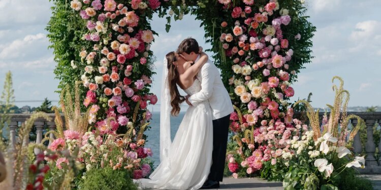 A Classic Newport, Rhode Island Wedding With Tennis-Inspired Details and a Performance by Norah Jones