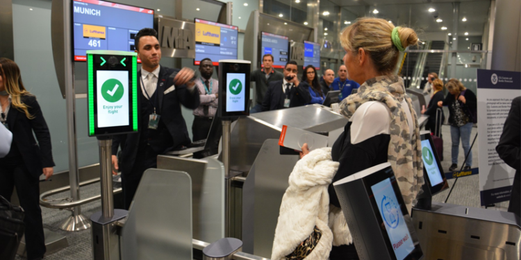 Una nueva coalición turística reclama el uso voluntario de biometría en los viajes