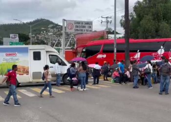 De nueva cuenta, maestros del nivel de educación indígena bloquean crucero en la capital – Entidad Noticias Oaxaca