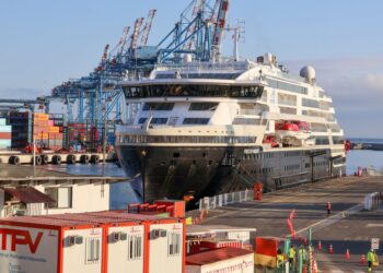 [Fotos] Con el arribo de moderno barco noruego, Valparaíso inició la temporada de cruceros 2026-2027
