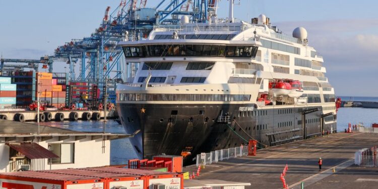 [Fotos] Con el arribo de moderno barco noruego, Valparaíso inició la temporada de cruceros 2026-2027
